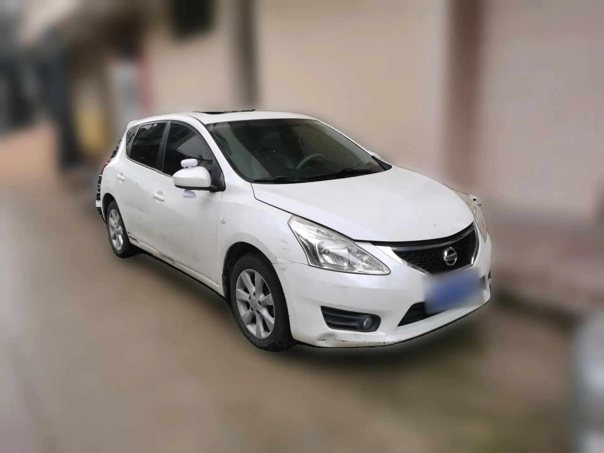 Nissan Tiida 2011 1.6L CVT Comfort Model — миниатюра 3