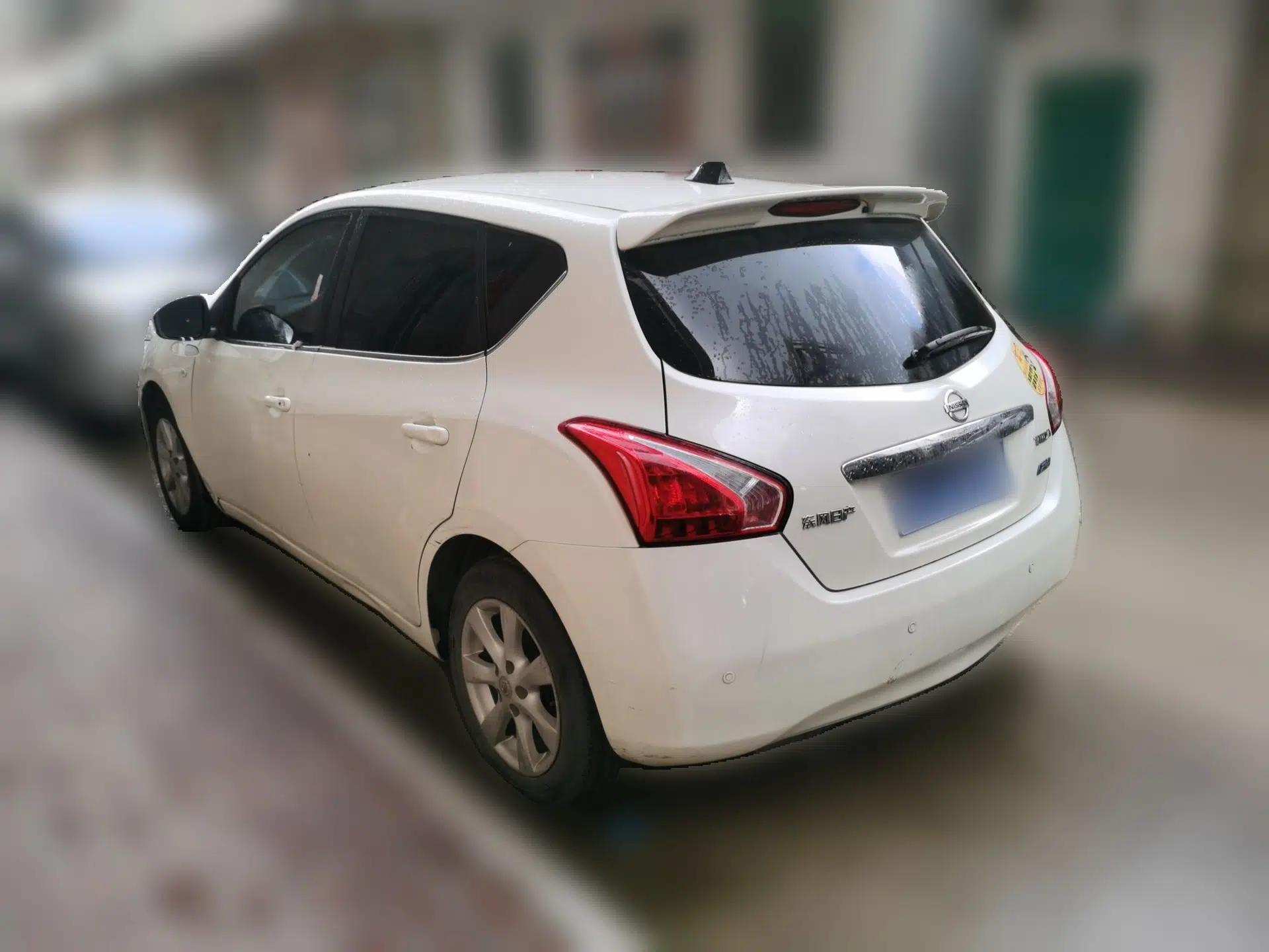 Nissan Tiida 2011 1.6L CVT Comfort Model — миниатюра 4
