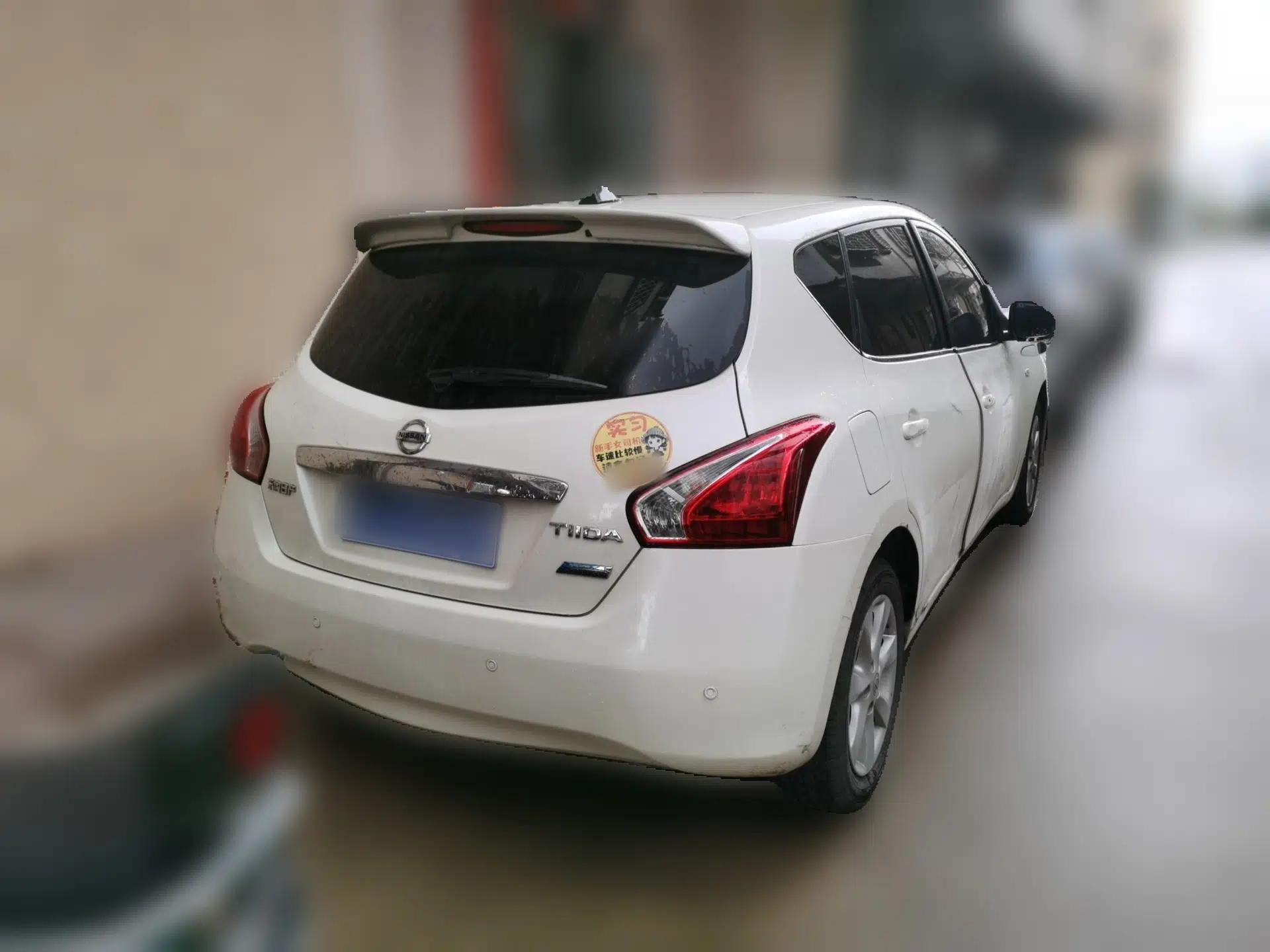 Nissan Tiida 2011 1.6L CVT Comfort Model — миниатюра 6