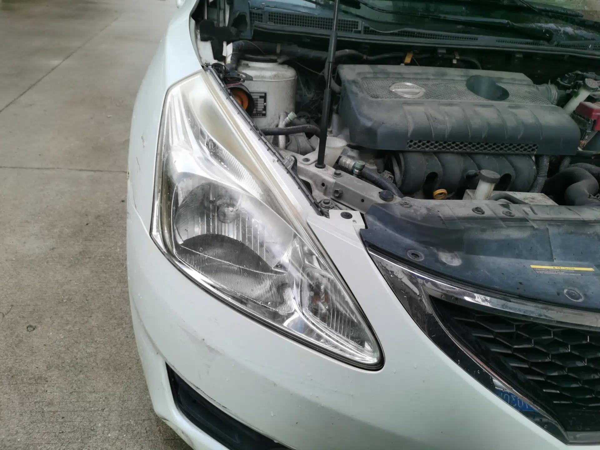 Nissan Tiida 2011 1.6L CVT Comfort Model — миниатюра 7