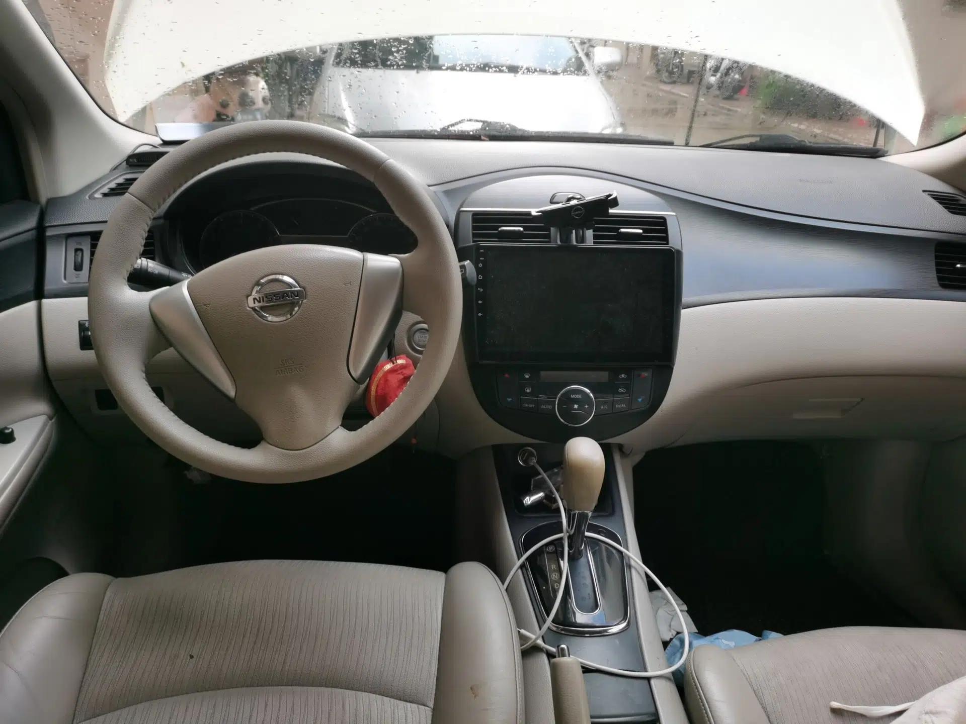 Nissan Tiida 2011 1.6L CVT Comfort Model — миниатюра 9