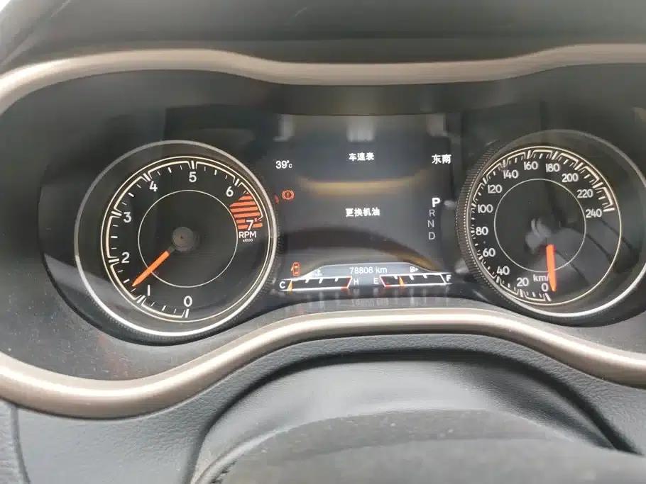 Jeep Cherokee 2016 2.4L Professional Smart Edition — миниатюра 14
