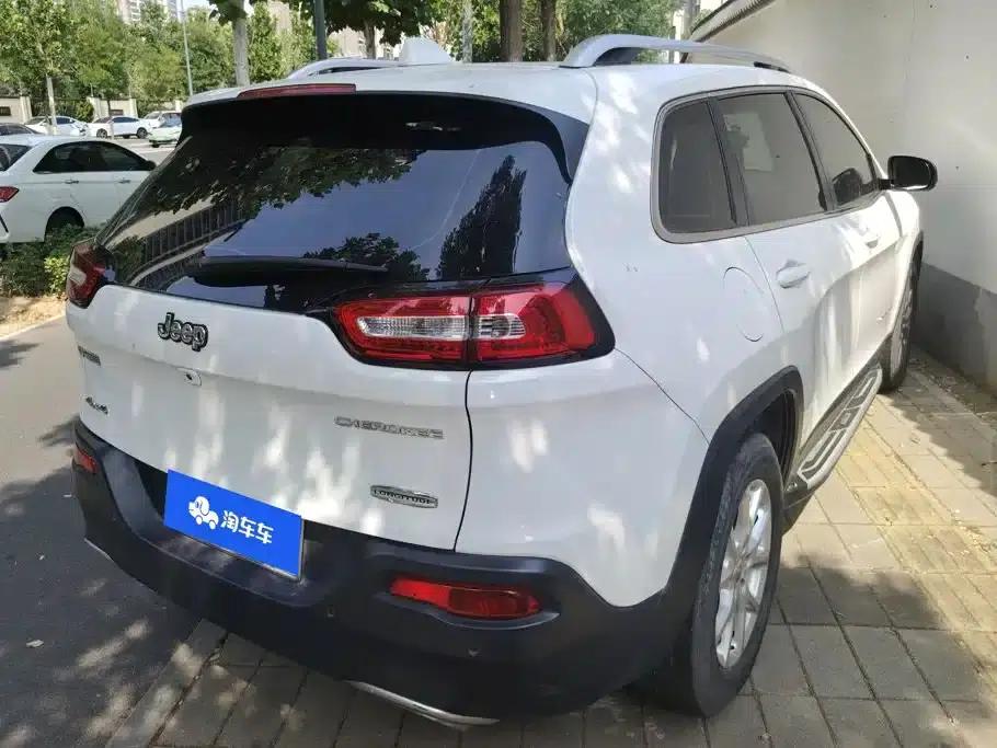 Jeep Cherokee 2016 2.4L Professional Smart Edition — миниатюра 3