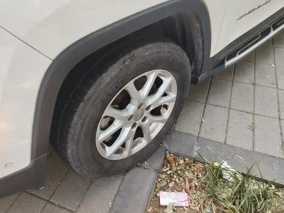 Jeep Cherokee 2016 2.4L Professional Smart Edition — миниатюра 6