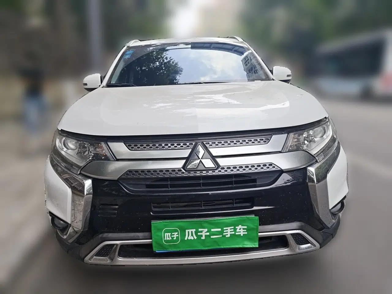 Mitsubishi Outlander 2019 2.0L Two-Wheel Drive Comfort Edition 5 Seats China VI Standard — миниатюра 2