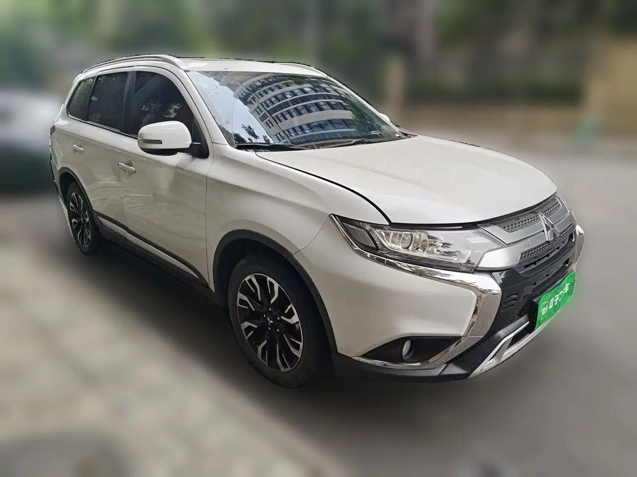 Mitsubishi Outlander 2019 2.0L Two-Wheel Drive Comfort Edition 5 Seats China VI Standard — миниатюра 3