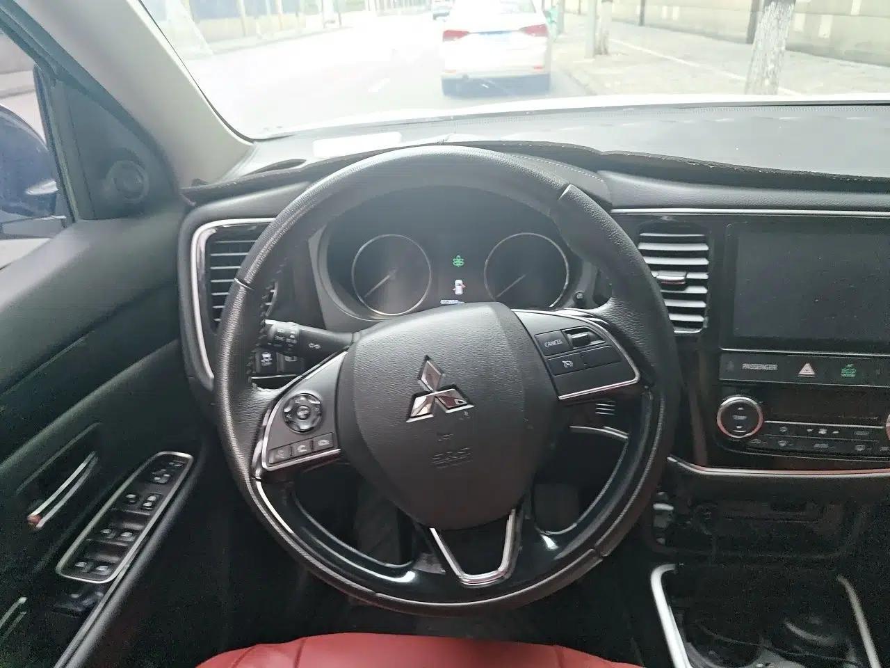Mitsubishi Outlander 2019 2.0L Two-Wheel Drive Comfort Edition 5 Seats China VI Standard — миниатюра 10