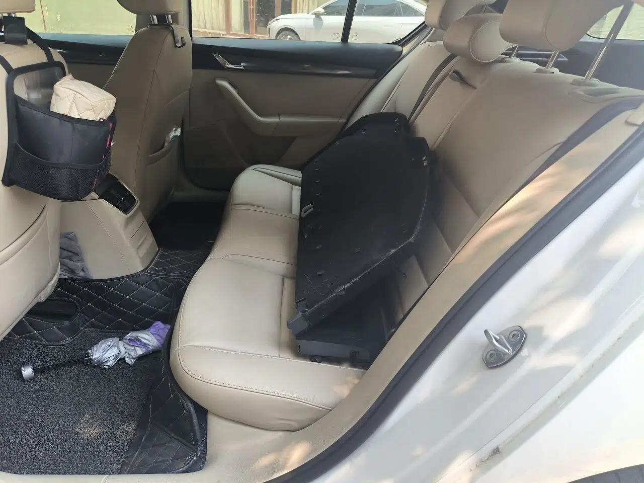 Skoda Octavia 2015 1.6L Manual Yijun Edition — миниатюра 17