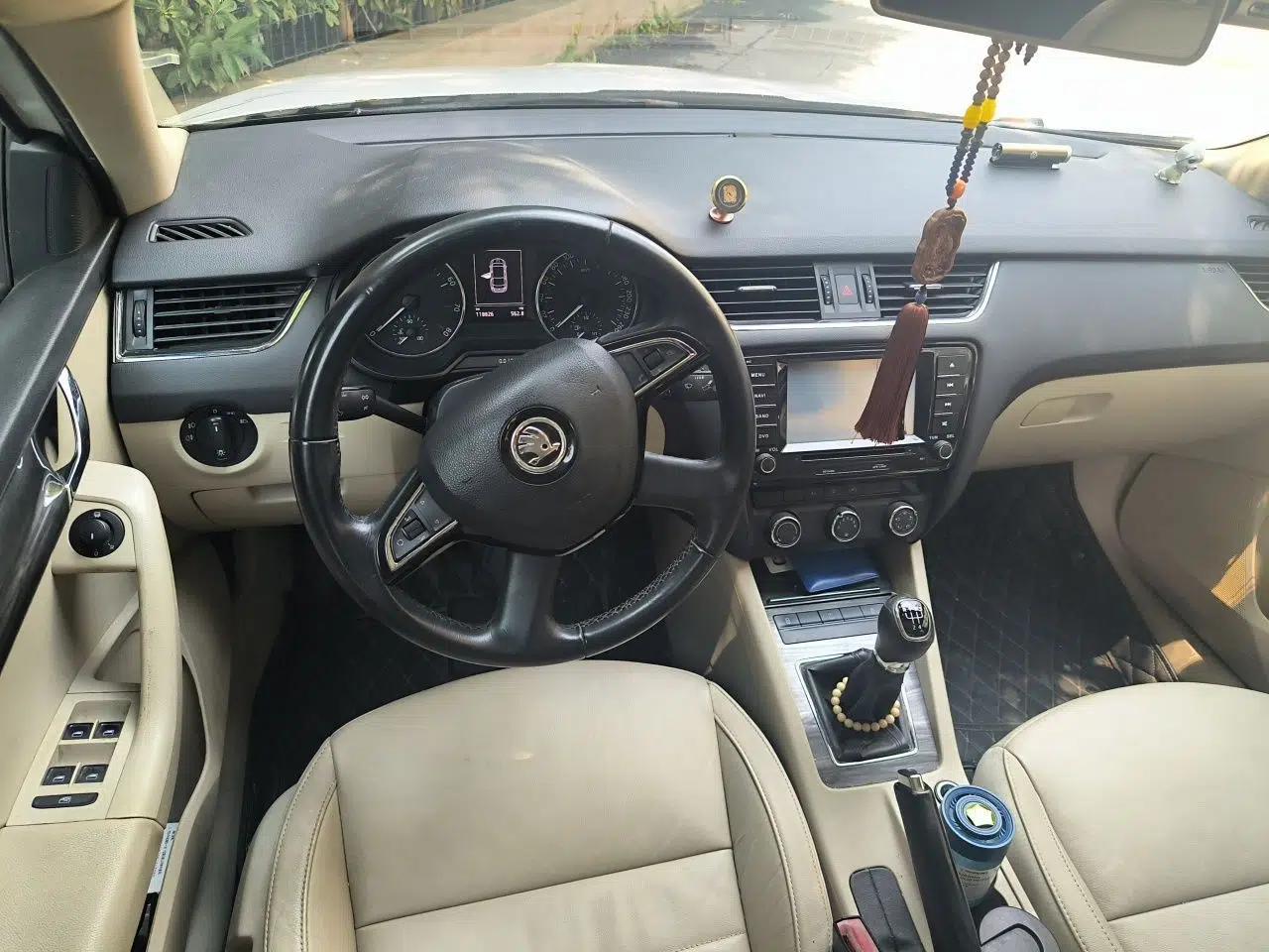 Skoda Octavia 2015 1.6L Manual Yijun Edition — миниатюра 10