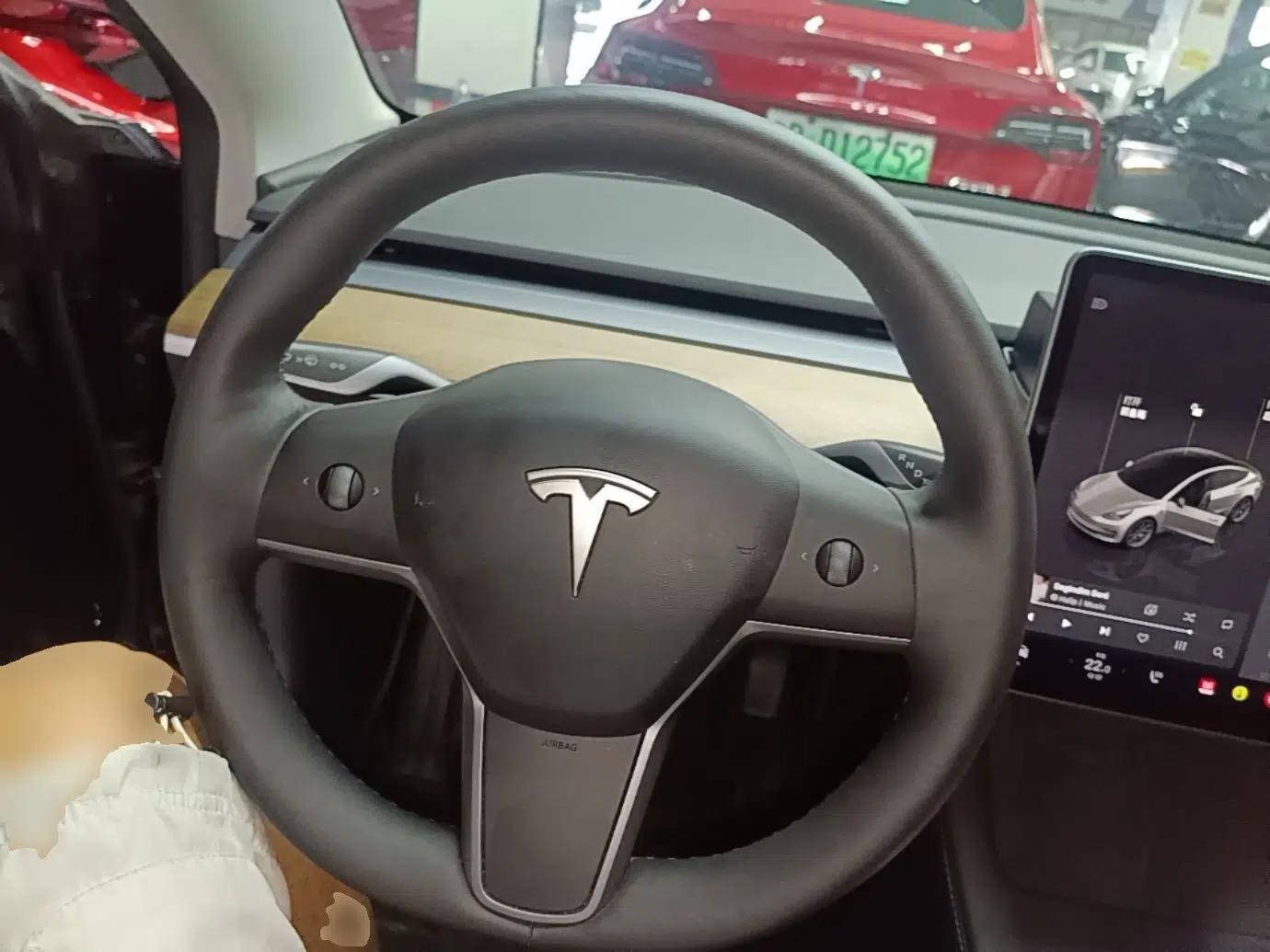 Tesla Model 3 2022 Rear-Wheel-Drive Version — миниатюра 13