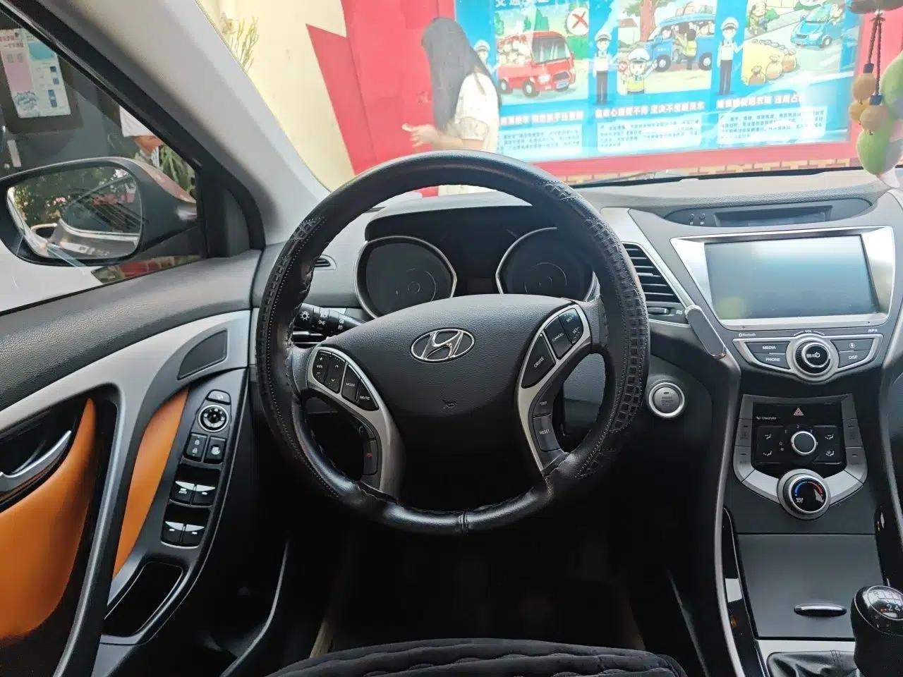 Hyundai Elantra (5th Generation / Langdong) 2016 1.6L Manual Luxury Model — миниатюра 7