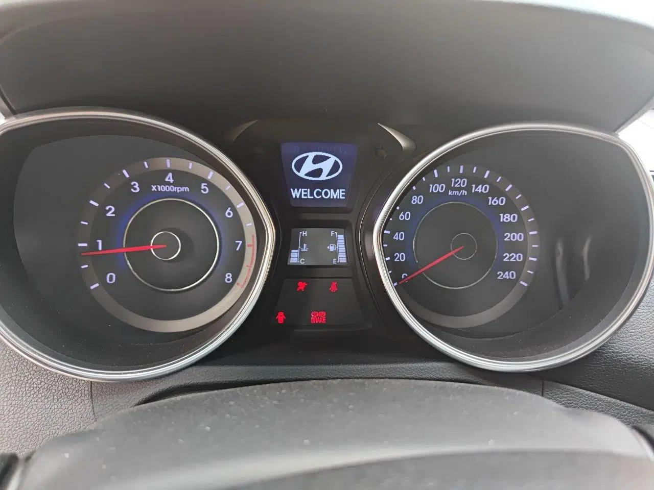 Hyundai Elantra (5th Generation / Langdong) 2016 1.6L Manual Luxury Model — миниатюра 8