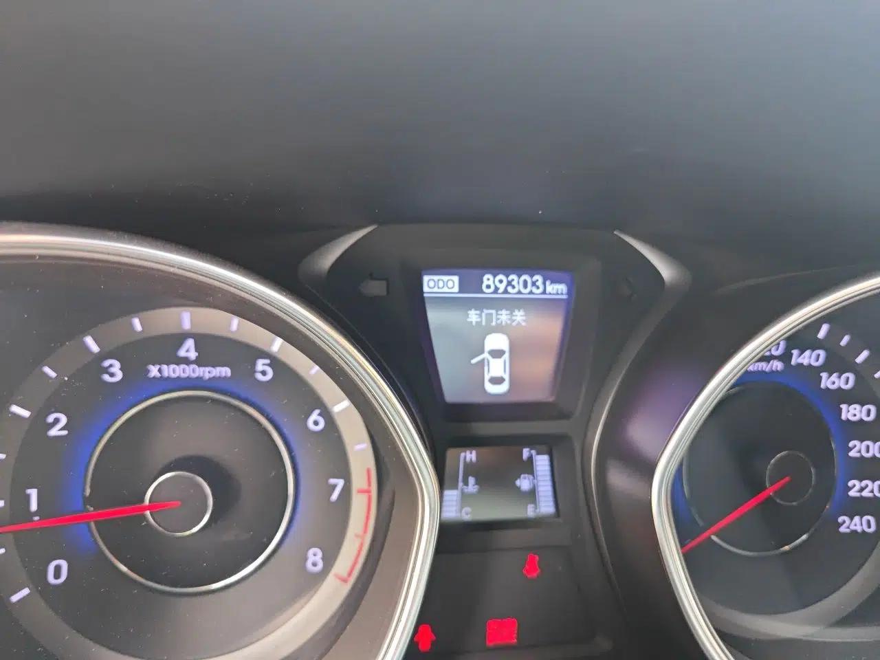 Hyundai Elantra (5th Generation / Langdong) 2016 1.6L Manual Luxury Model — миниатюра 9