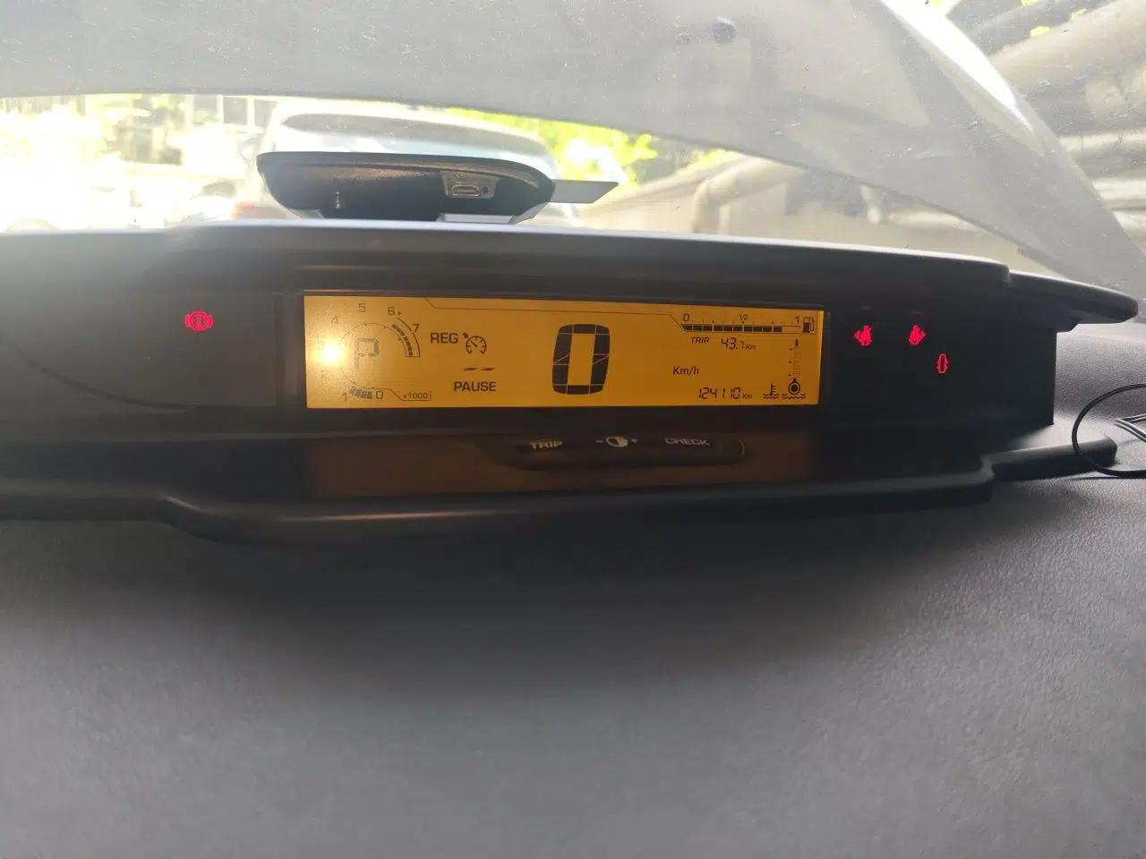Citroen C-Quatre 2012 Sedan 2.0L Automatic Prestige Model — миниатюра 11
