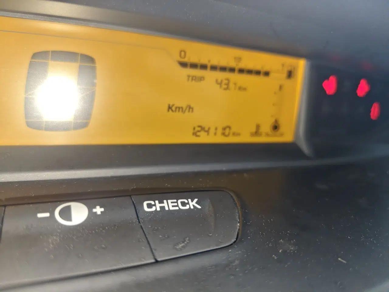 Citroen C-Quatre 2012 Sedan 2.0L Automatic Prestige Model — миниатюра 12