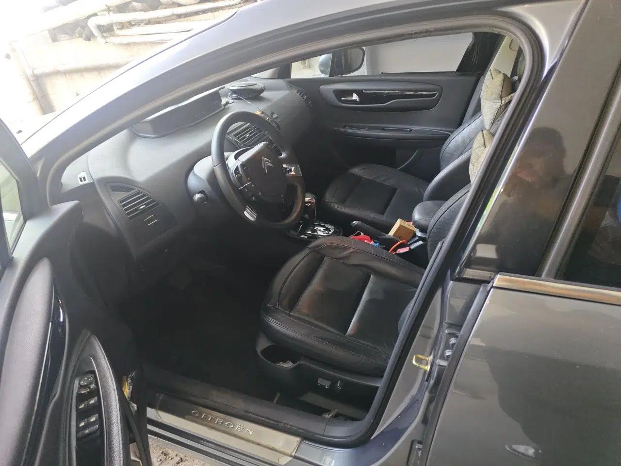Citroen C-Quatre 2012 Sedan 2.0L Automatic Prestige Model — миниатюра 15