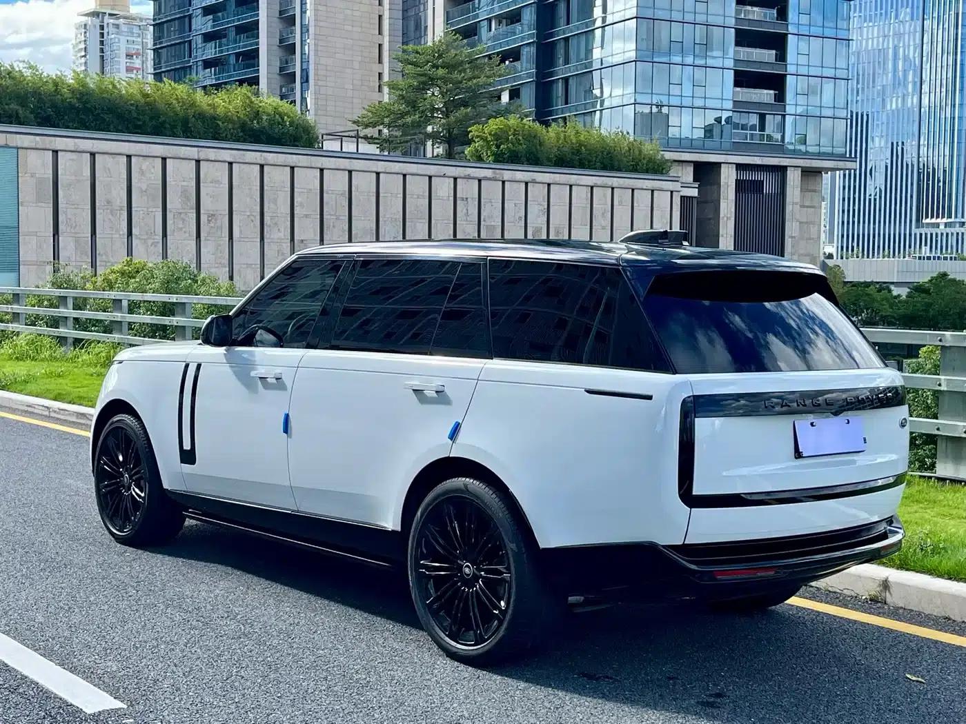 Range Rover 2023 3.0 L6 400PS Grand 7-Seat Extended Edition — миниатюра 4