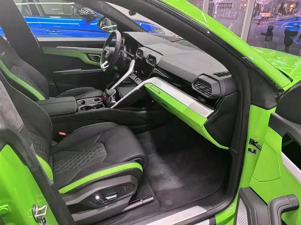 2023 Urus 4.0T V8 S — миниатюра 5