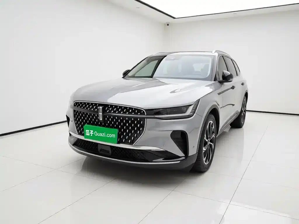 Navigator 2023 2.0T AWD Premium Edition — миниатюра 1