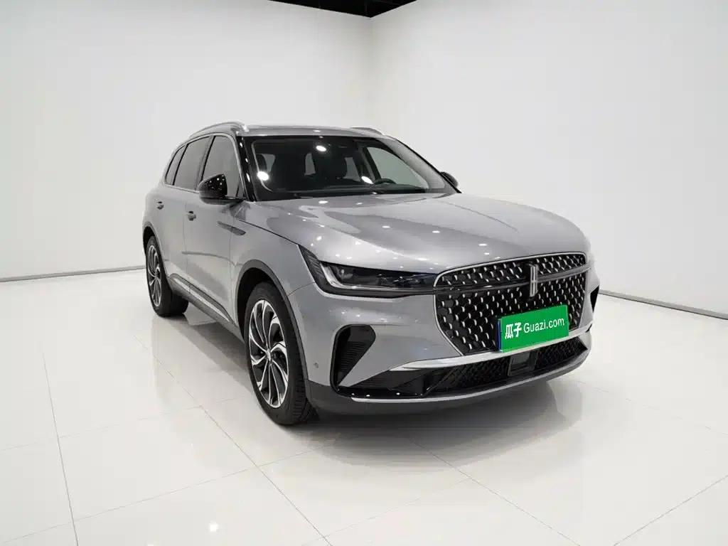 Navigator 2023 2.0T AWD Premium Edition — миниатюра 3