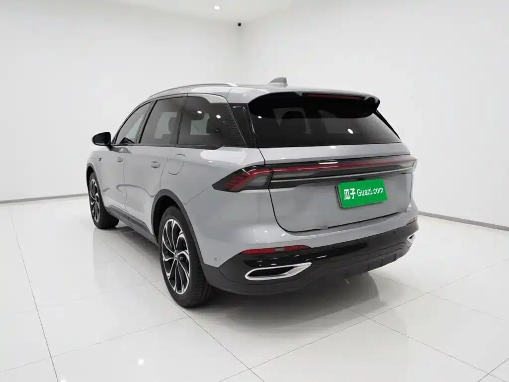 Navigator 2023 2.0T AWD Premium Edition — миниатюра 4