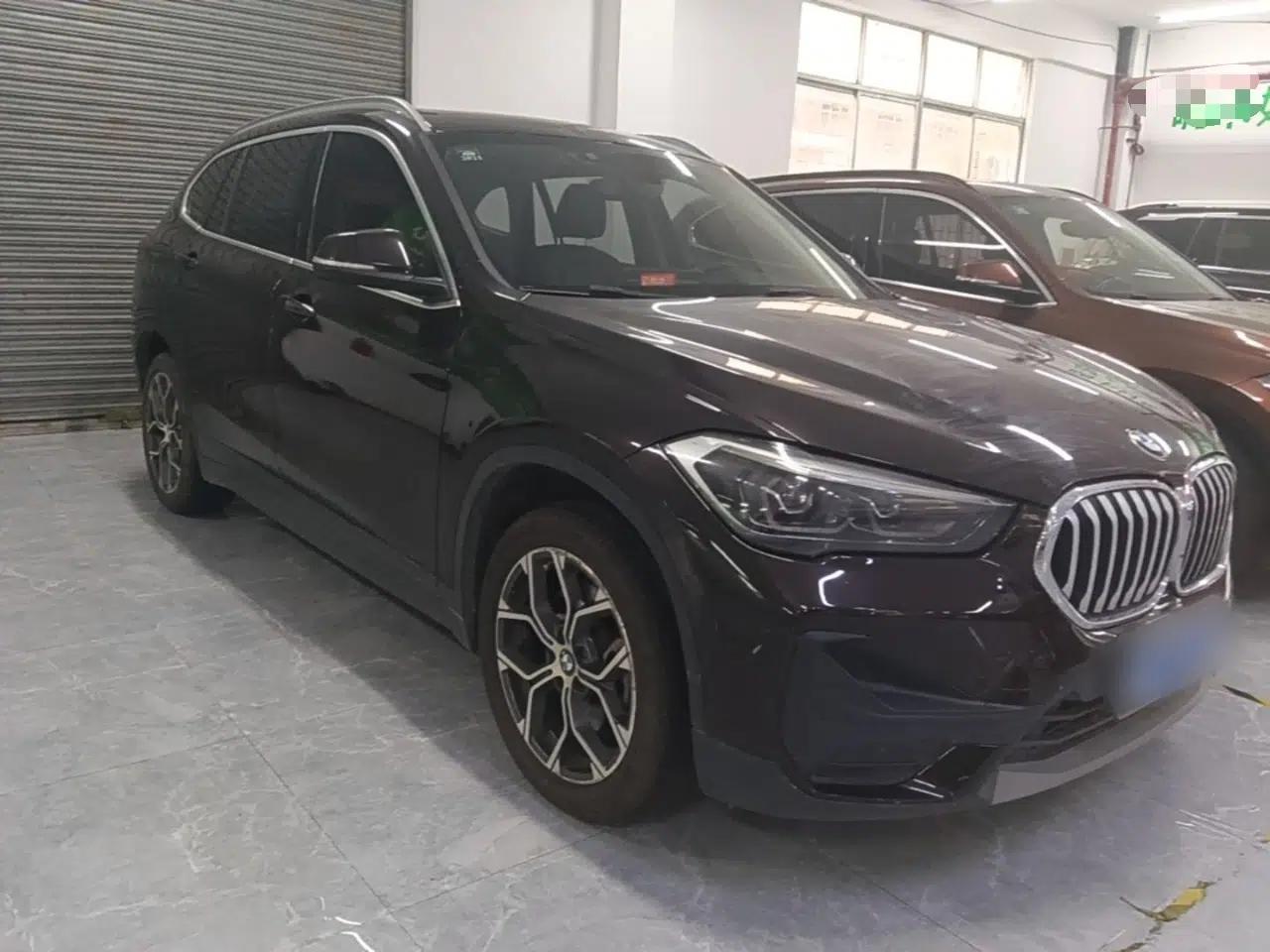 BMW X1 2020 sDrive25Li Leading Model — миниатюра 3