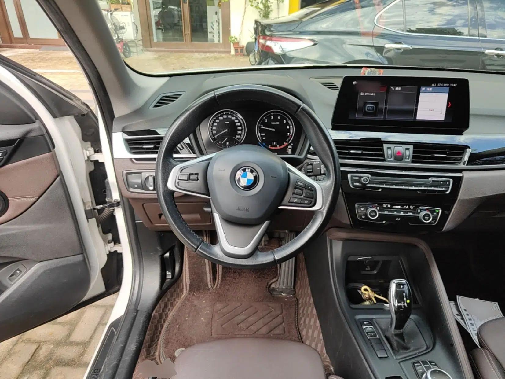 BMW X1 2020 sDrive25Li Leading Model — миниатюра 13