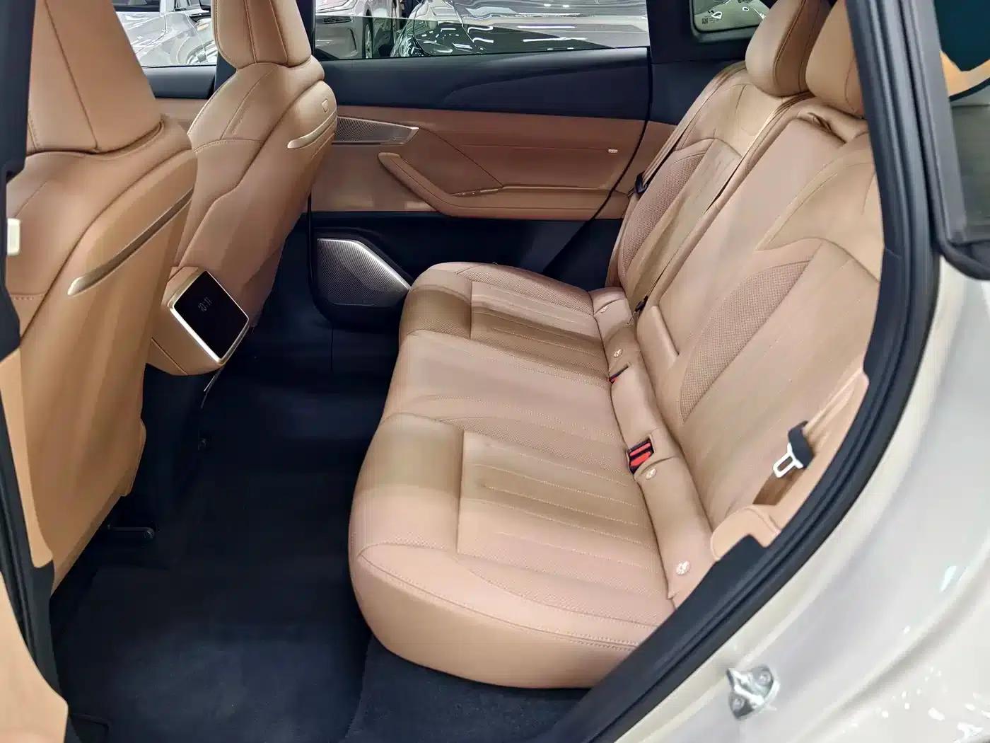 L60 2025 Model 60kWh Four-Wheel Drive — миниатюра 9
