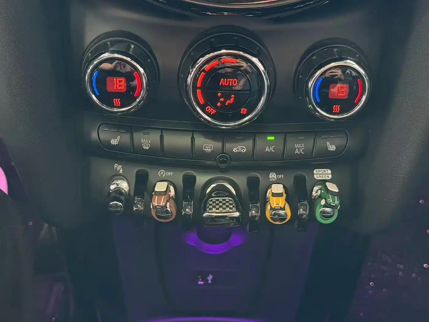 MINI 2019 2.0T COOPER S Classic — миниатюра 13