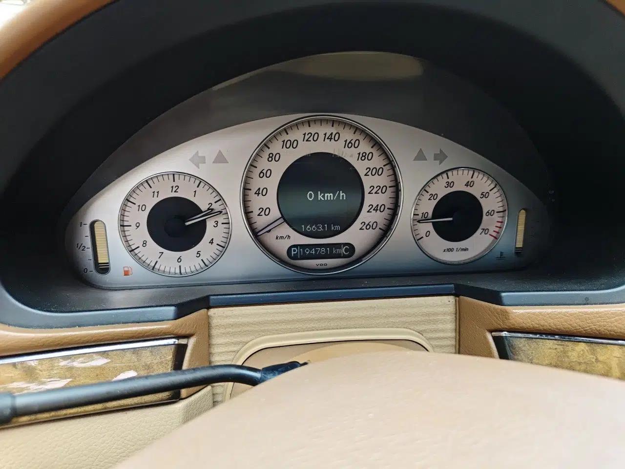 Mercedes-Benz E-Class 2007 E 230 Elegant Model — миниатюра 12
