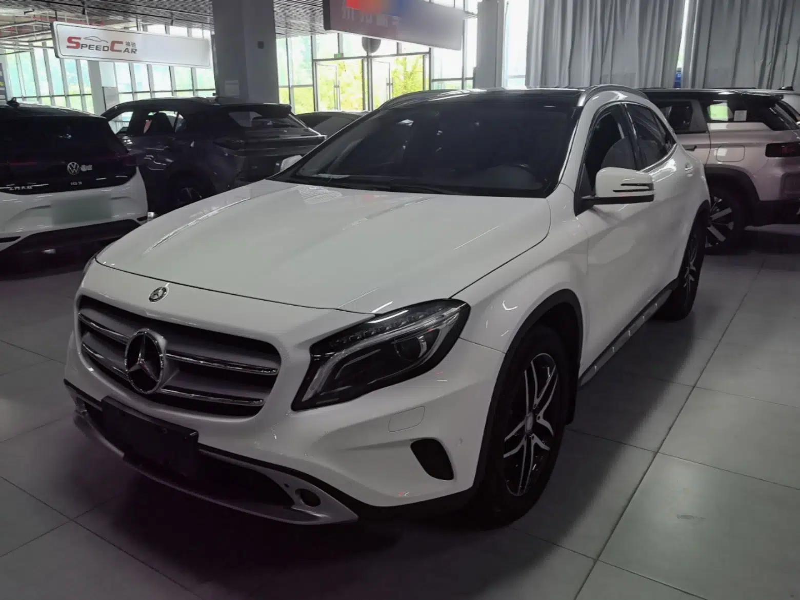 Mercedes-Benz GLA 2015 GLA 220 4MATIC Fashion Model — миниатюра 1