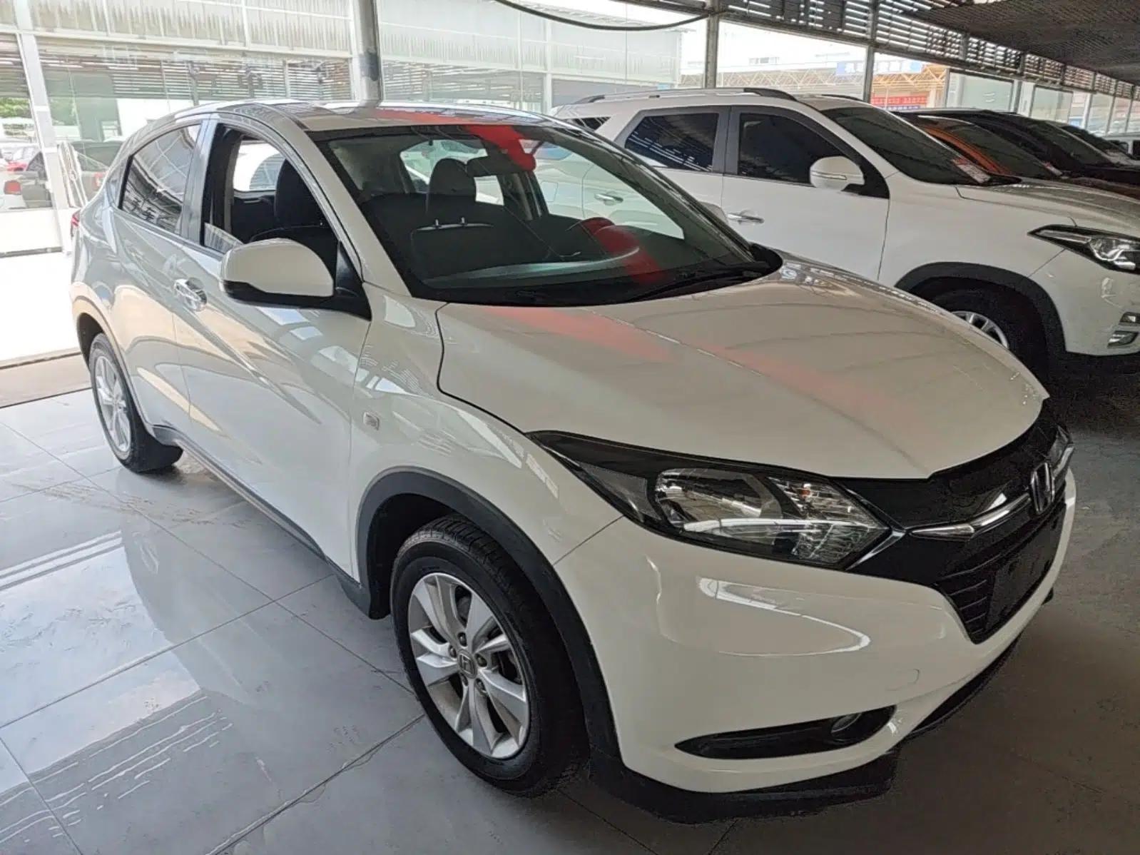 Honda Vezel 2015 1.5L CVT two-wheel drive Comfort trim — миниатюра 3