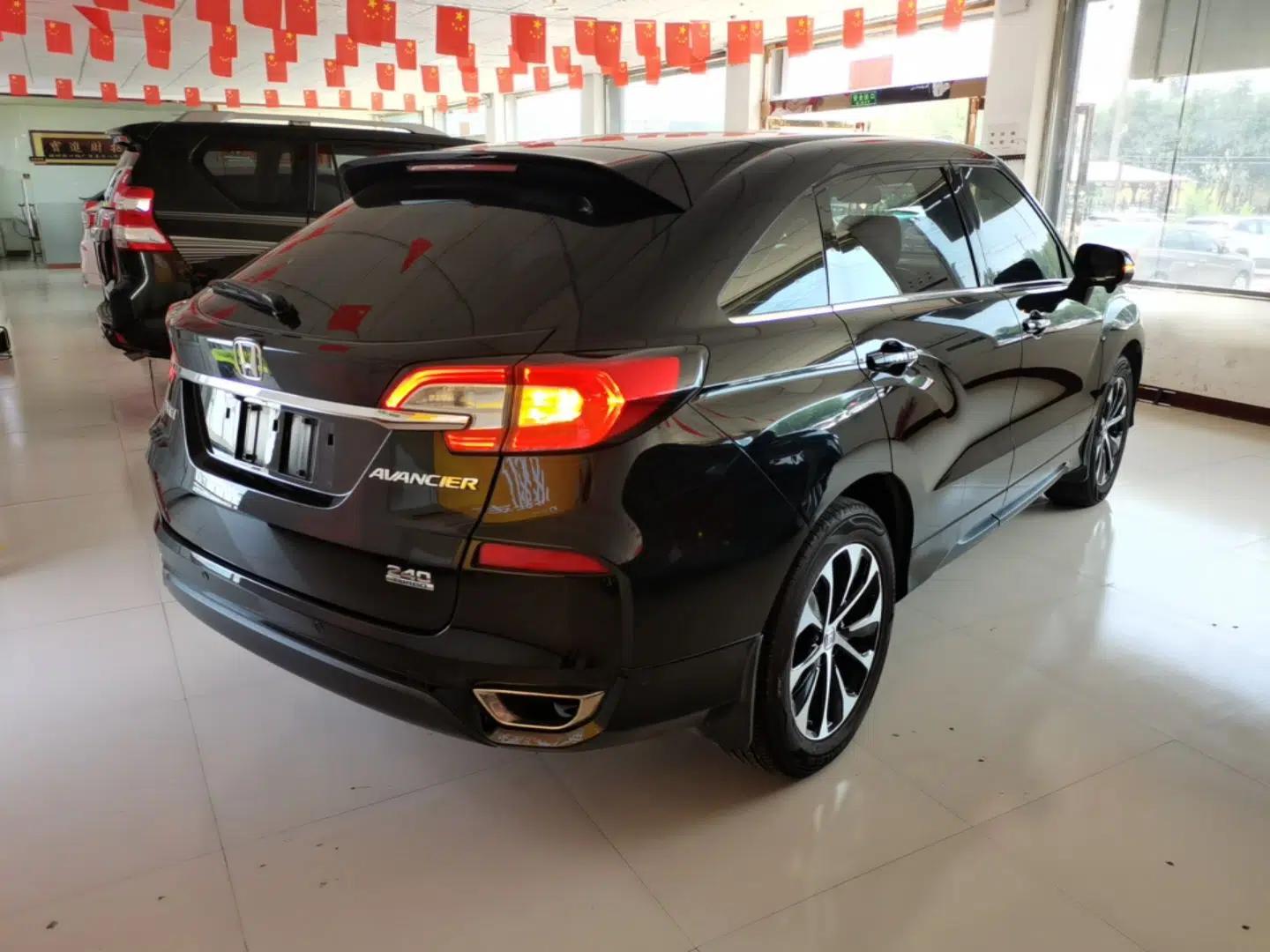 Honda Avancier 2017 240TURBO Two-Wheel Drive Elite Edition — миниатюра 6