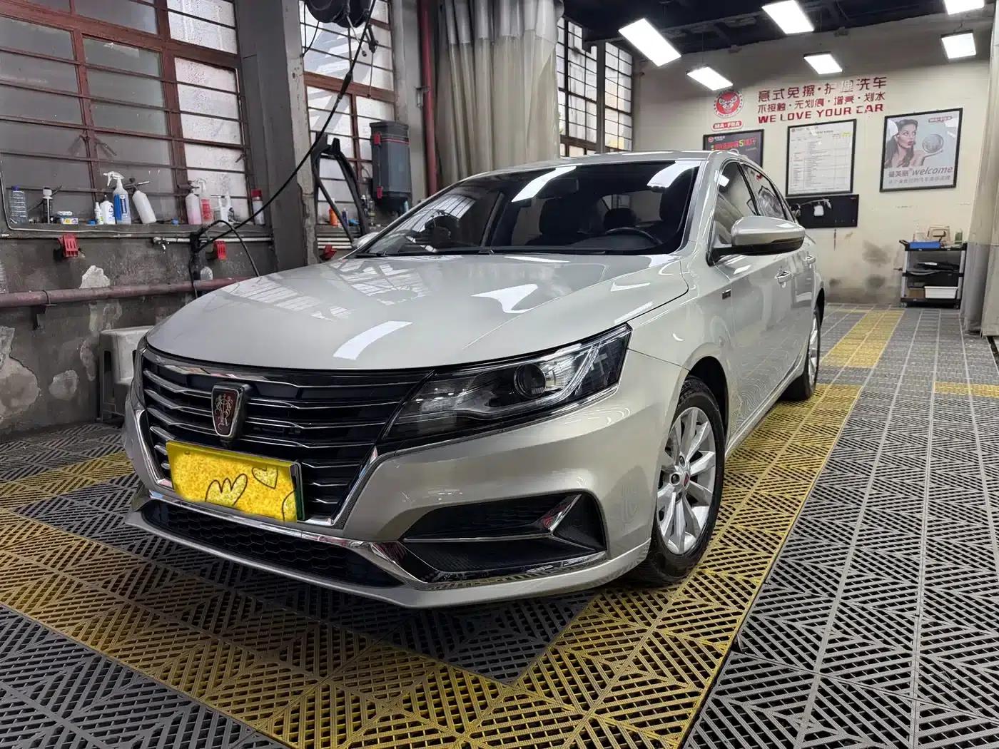 Roewe i6 New Energy 2017 45T Hybrid Connected Smart Edition — миниатюра 1