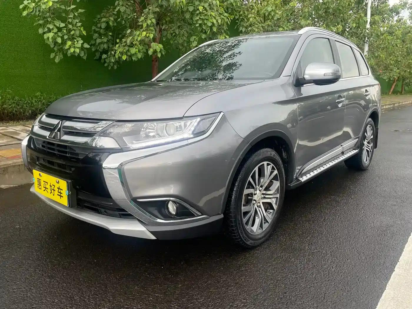 Outlander 2018 2.0L 2WD Glory Edition 5-seater — миниатюра 1
