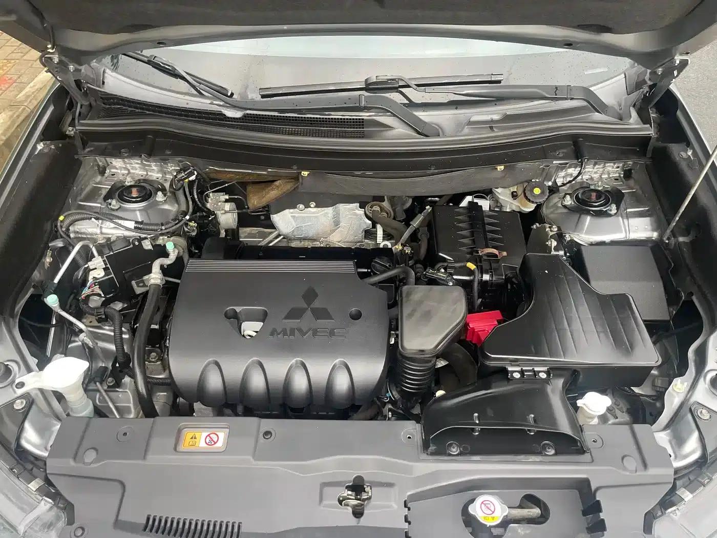 Outlander 2018 2.0L 2WD Glory Edition 5-seater — миниатюра 14