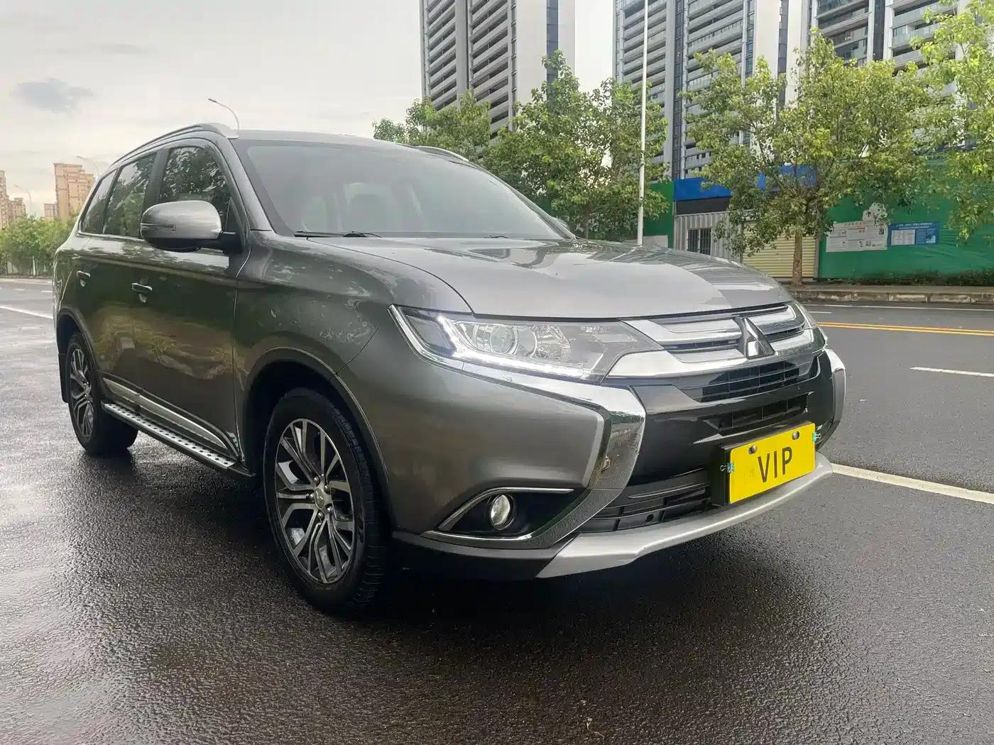 Outlander 2018 2.0L 2WD Glory Edition 5-seater — миниатюра 15