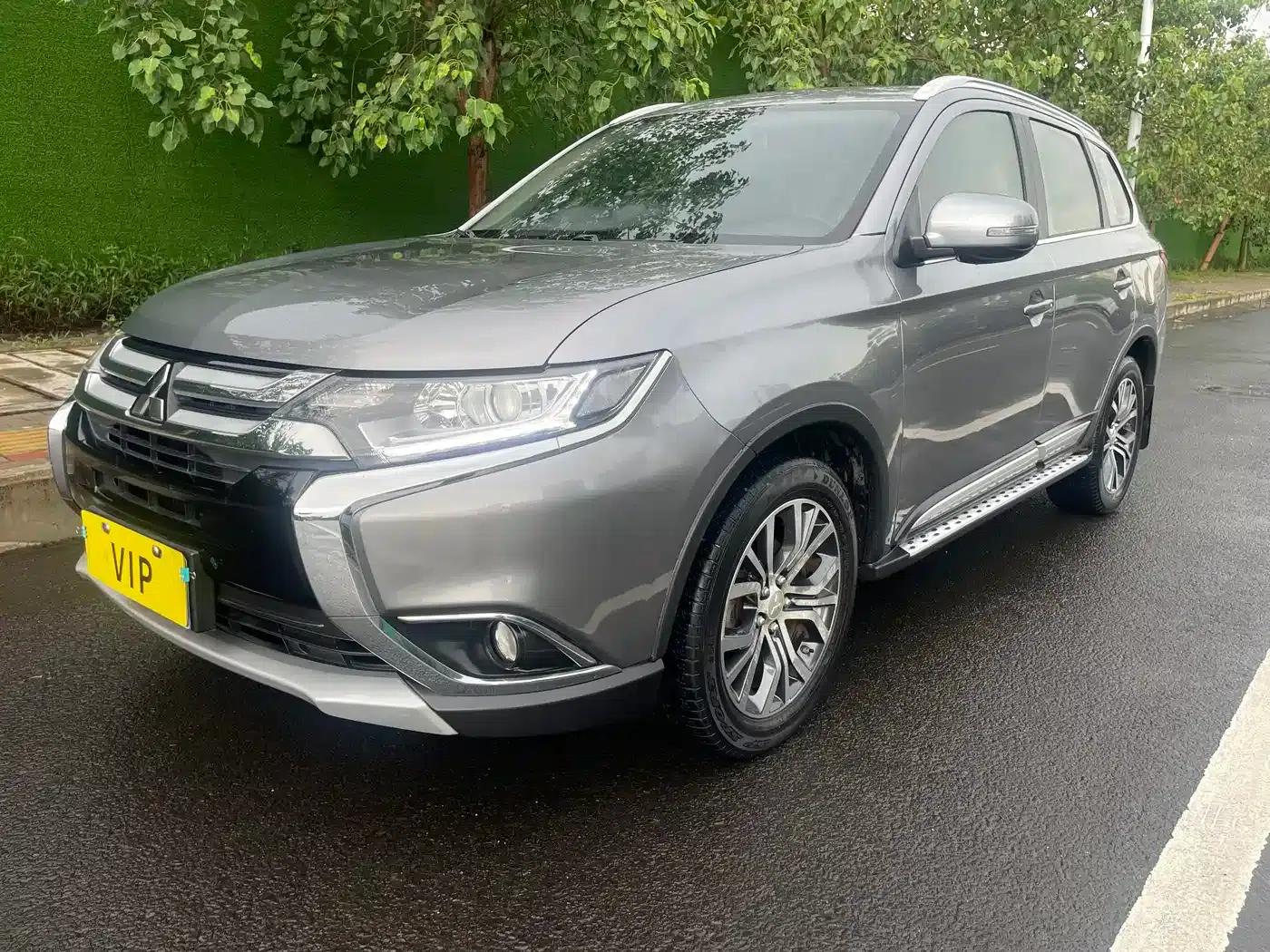 Outlander 2018 2.0L 2WD Glory Edition 5-seater — миниатюра 17