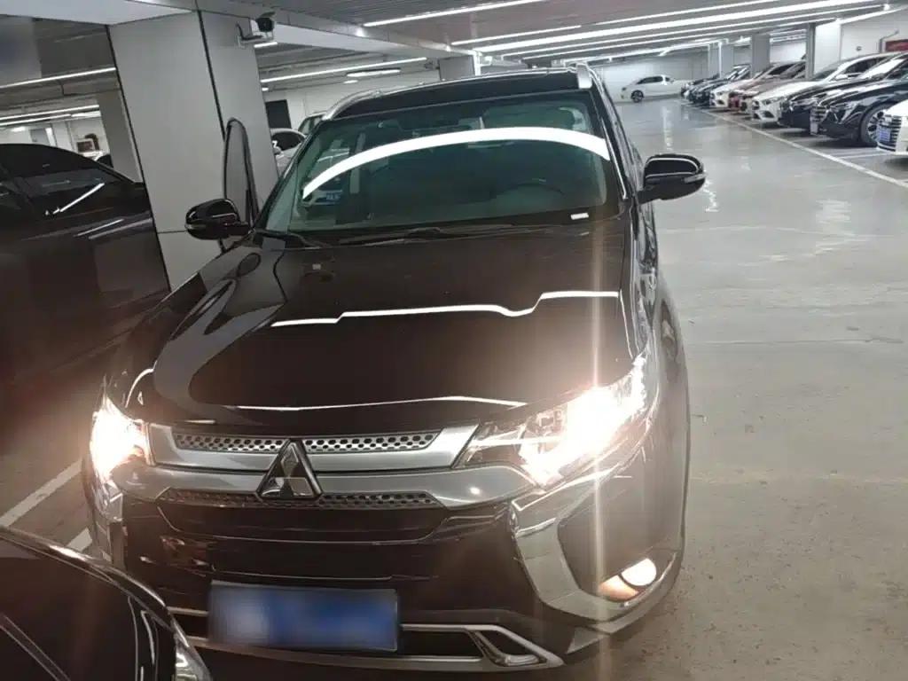 Outlander 2020 2.0L 2WD Enjoy Edition 5-seater — миниатюра 3