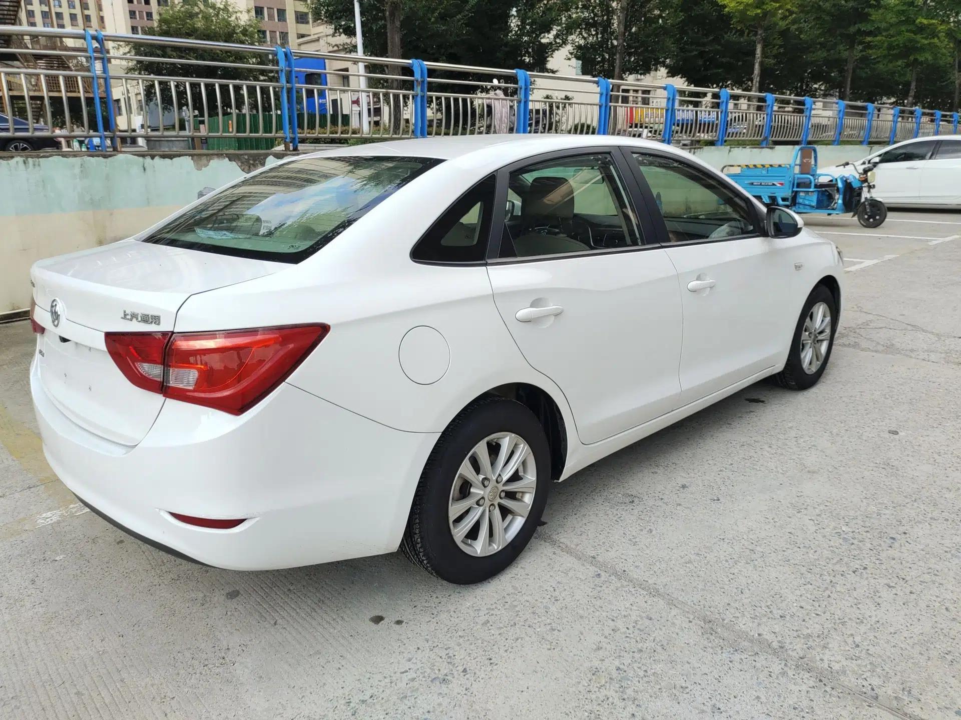 Buick GT 2017 15N Automatic Entry-Level Trim — миниатюра 6