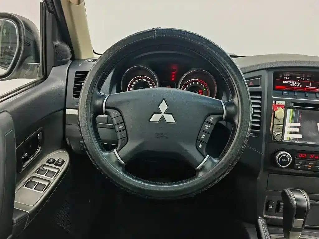 2014 Pajero (Imported) 3.0L Elite Super Edition — миниатюра 11