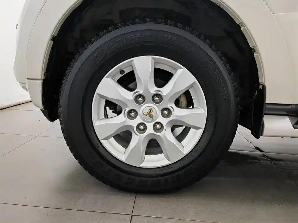 2014 Pajero (Imported) 3.0L Elite Super Edition — миниатюра 17