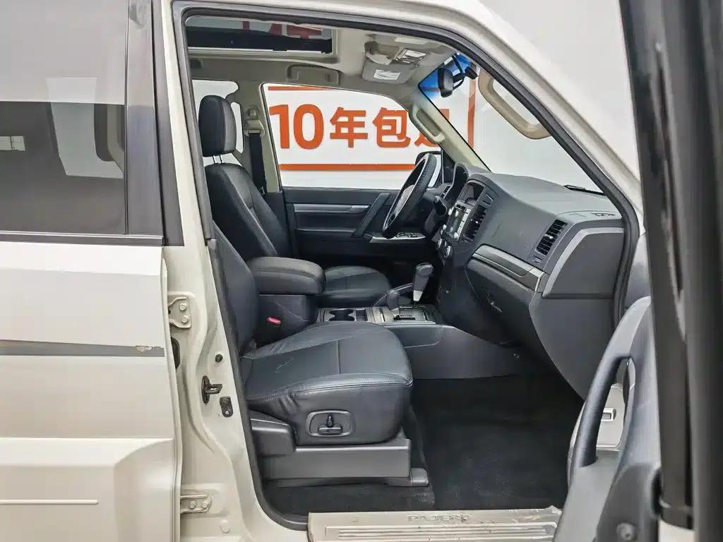 2014 Pajero (Imported) 3.0L Elite Super Edition — миниатюра 23