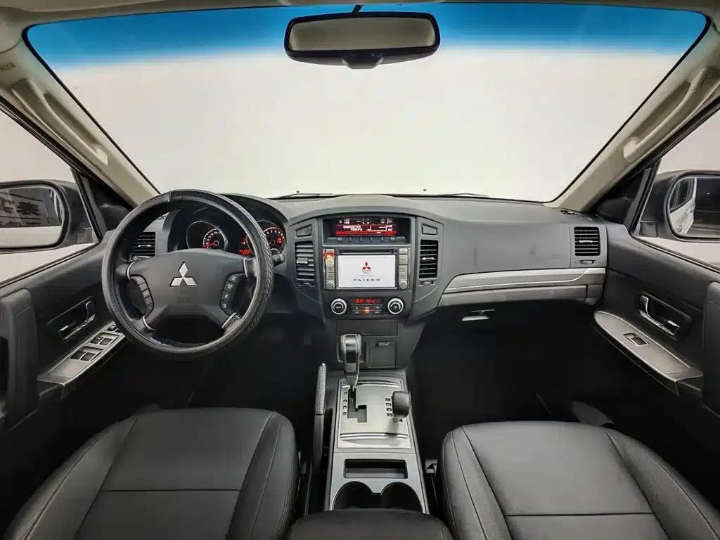 2014 Pajero (Imported) 3.0L Elite Super Edition — миниатюра 5
