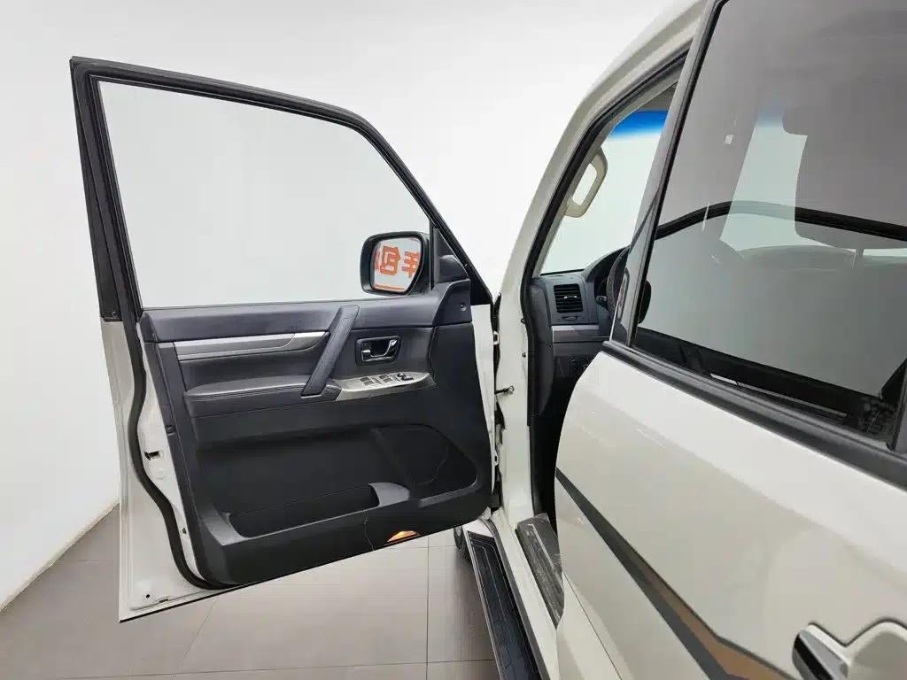2014 Pajero (Imported) 3.0L Elite Super Edition — миниатюра 8