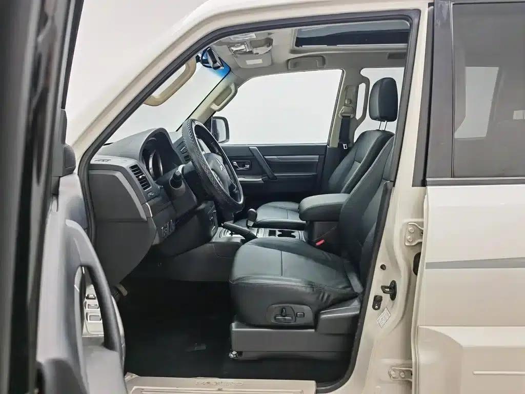 2014 Pajero (Imported) 3.0L Elite Super Edition — миниатюра 10