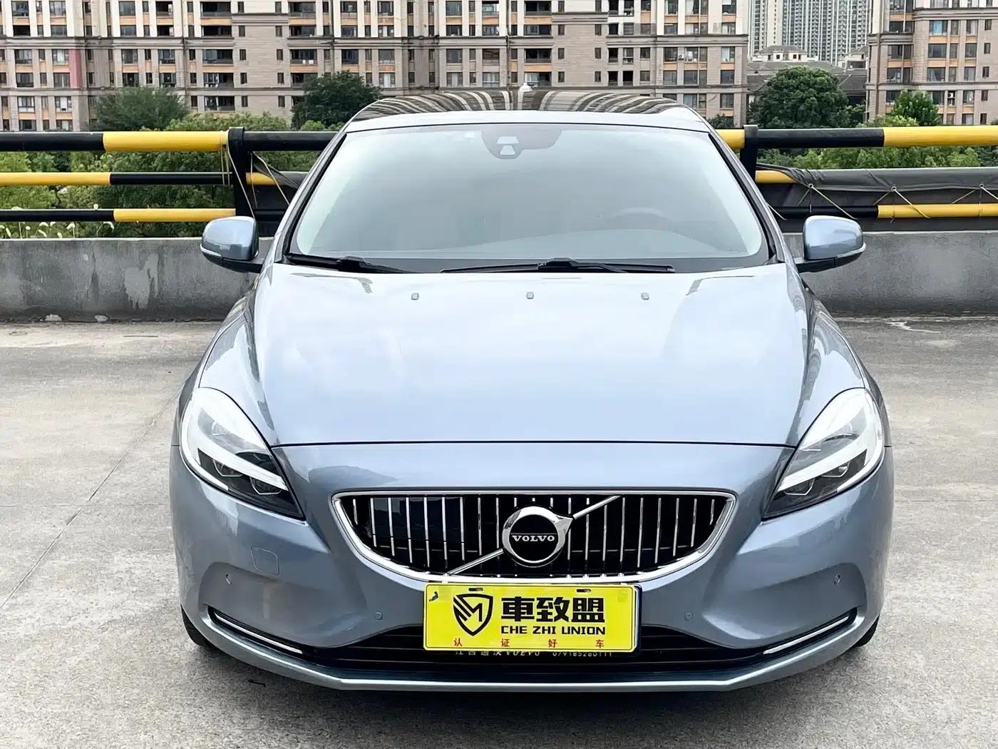 2017 Volvo V40 T3 Smart Edition — миниатюра 2