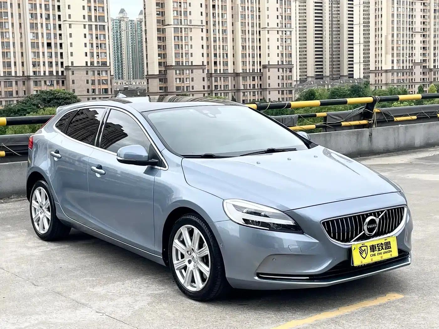2017 Volvo V40 T3 Smart Edition — миниатюра 3