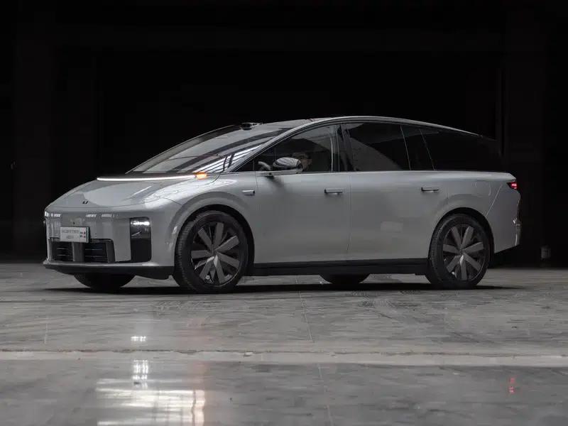 Li Auto i8 2025 Standard Edition — миниатюра 1