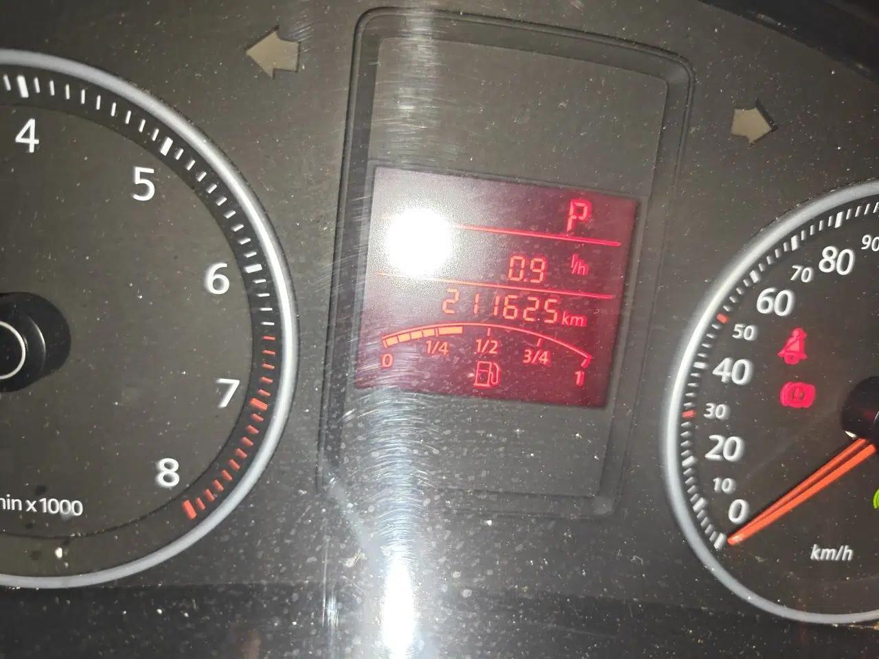 Volkswagen Bora 2012 1.6L Automatic Fashion Edition — миниатюра 12